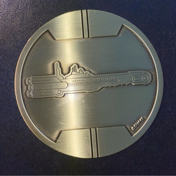 Halcyon Starcruiser large coin Star Wars Galactic Starcruiser - Picture 3 of 8